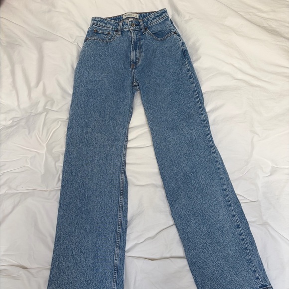 Abercrombie & Fitch 90’s high rise relaxed jeans curve love - Picture 2 of 4